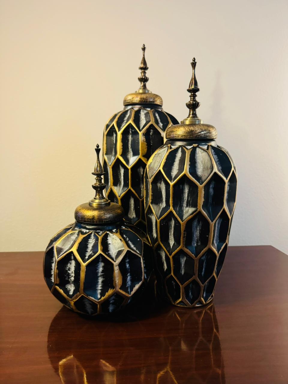 Regal Black Vase Set